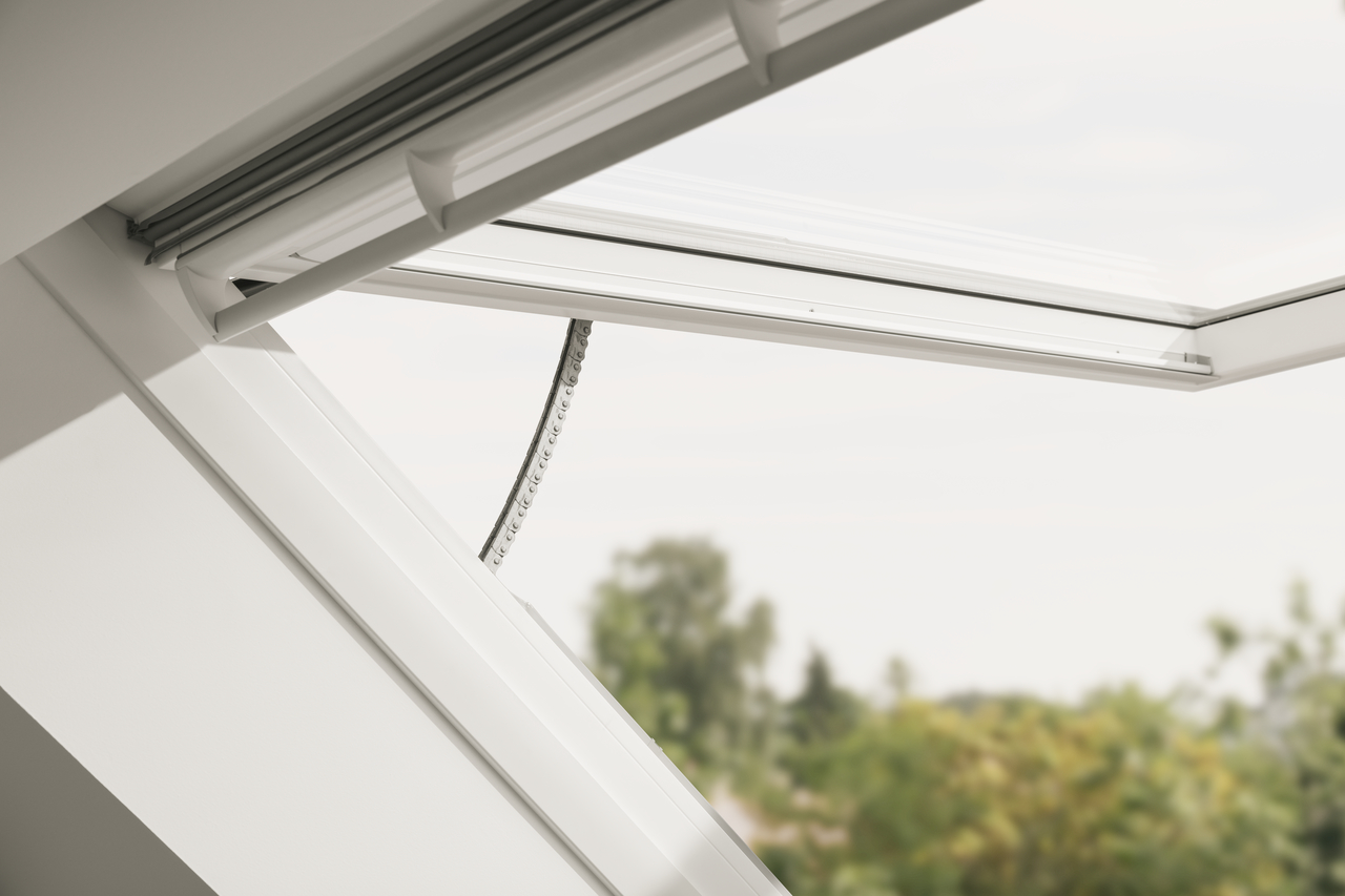 La finestra elettrica con apertura a vasistas GPU INTEGRA® VELUX